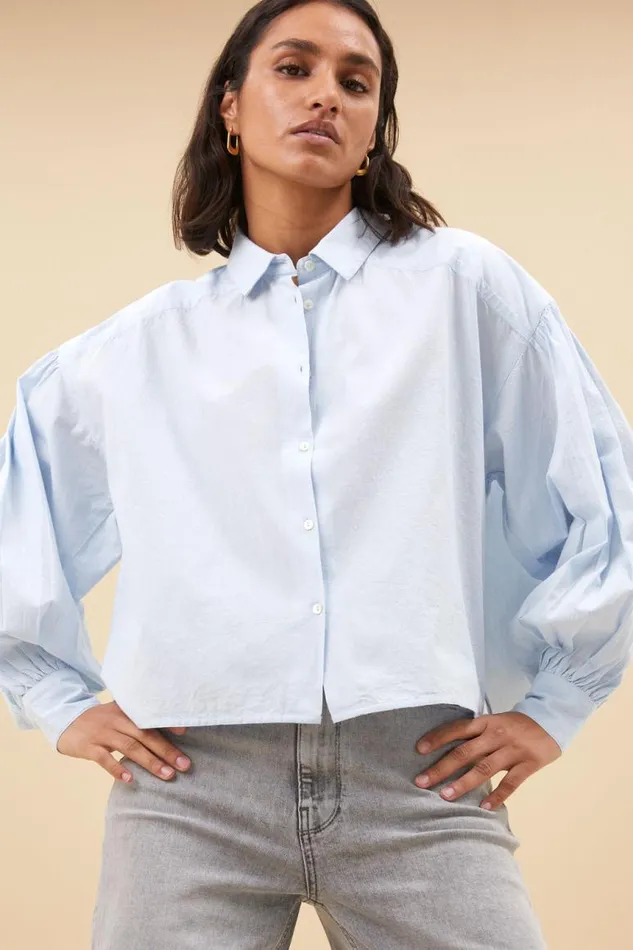 ByBar Blouses Vrouwelijk Sarah Short Chambray Blouse Light Blue ByBar Blouses Vrouwelijk Sarah Short Chambray Blouse Light Blue