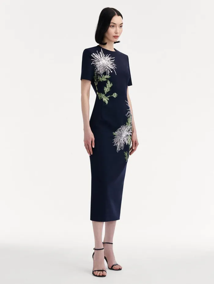 Chrysanthemum Crystal Embroidered Pencil Dress Navy Women Oscar De La Renta Dresses Chrysanthemum Crystal Embroidered Pencil Dress Navy Women Oscar De La Renta Dresses