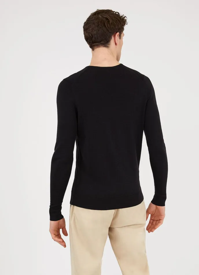 ExtraFine Merino V Neck Black Men SUNSPEL Knitwear