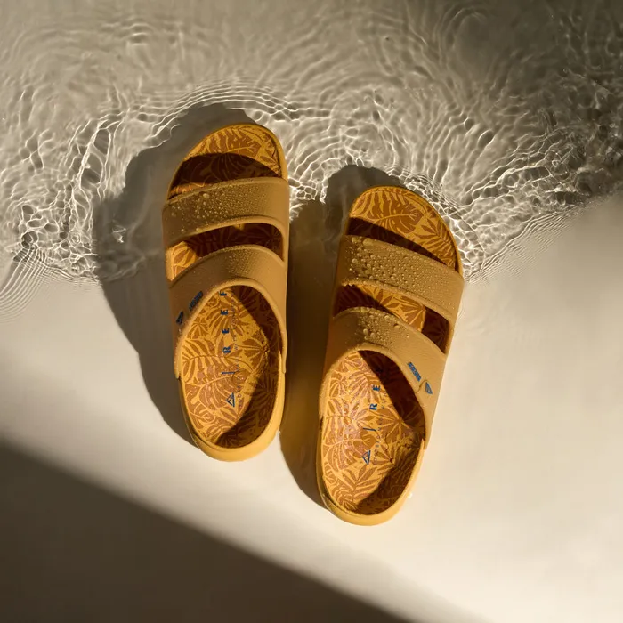 Reef Oasis Double Up Gold Tropics Men Slides Reef Oasis Double Up Gold Tropics Men Slides