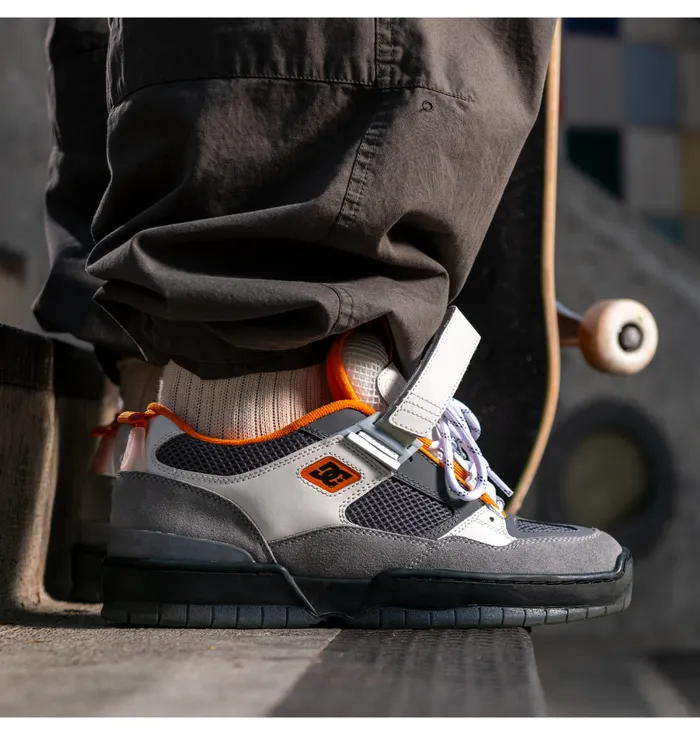 Sneakers JS 1 Shanahan Pro Skate Shoes greyblackorange 8211 DC Shoes Men