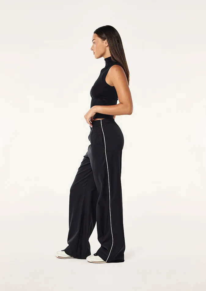 StudioSoft ROUTINE QUARTER ZIP TANK IN BLACK 8211 PE Nation Women