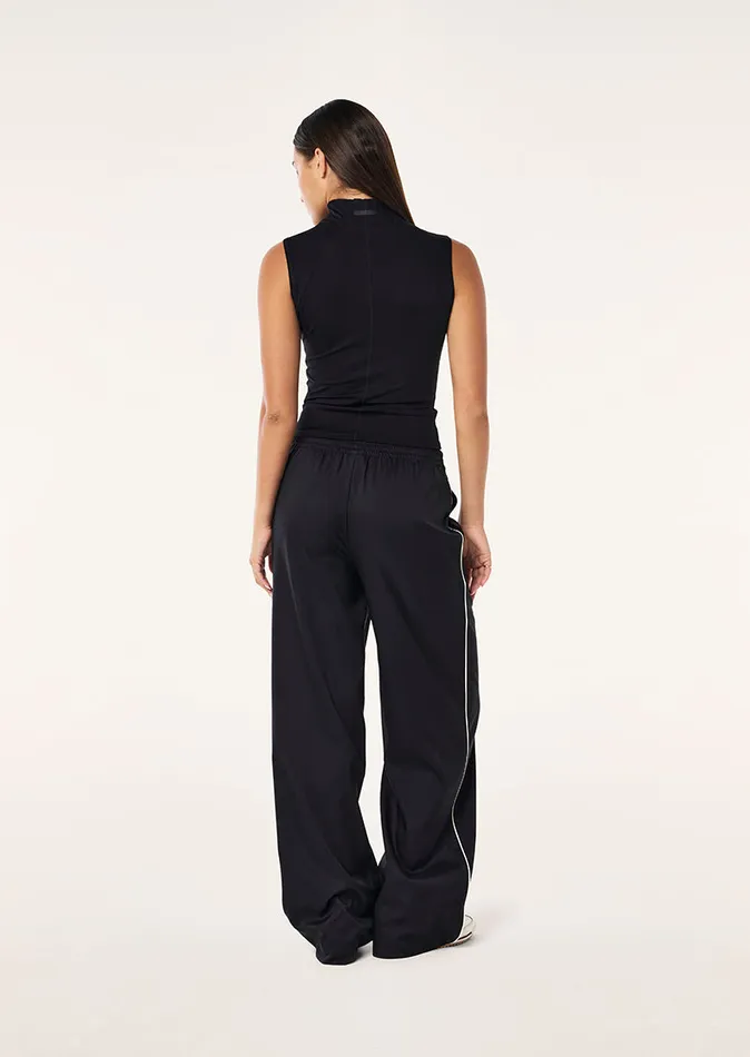 StudioSoft ROUTINE QUARTER ZIP TANK IN BLACK 8211 PE Nation Women