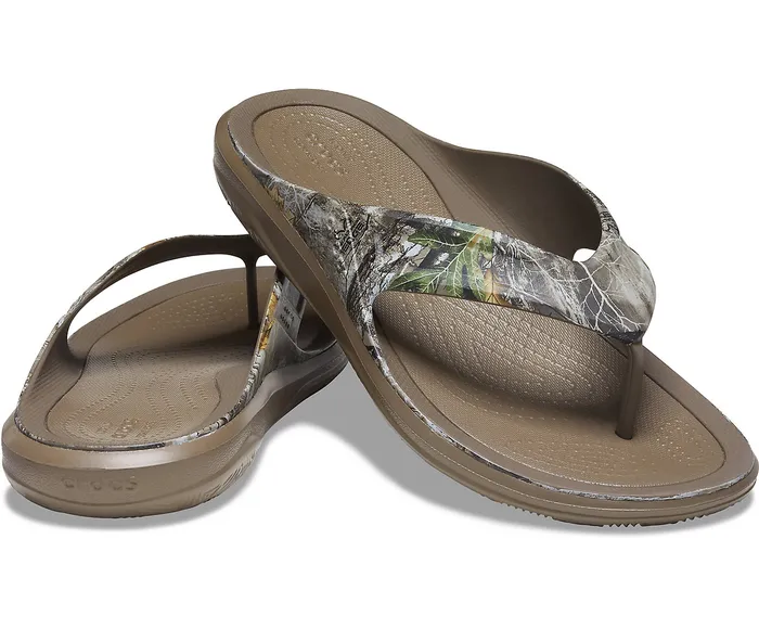 Swiftwater Realtree Edge Wave Flip Walnut Sandals Crocs Men