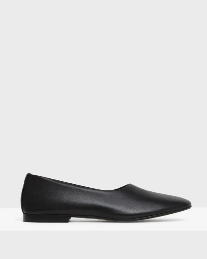 Theory Round Flat In Leather Black Women Shoes
