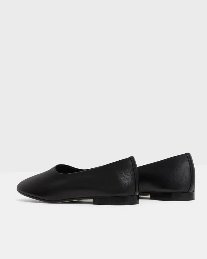 Theory Round Flat In Leather Black Women Shoes