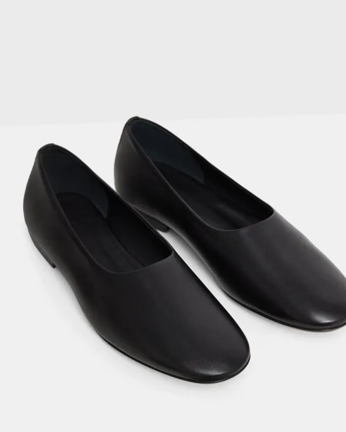 Theory Round Flat In Leather Black Women Shoes