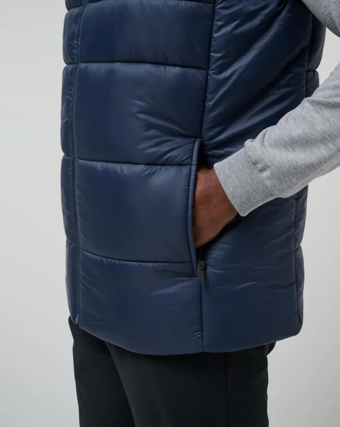 TravisMathew AVES TECH PUFFER VEST Total Eclipse Men Vests TravisMathew AVES TECH PUFFER VEST Total Eclipse Men Vests
