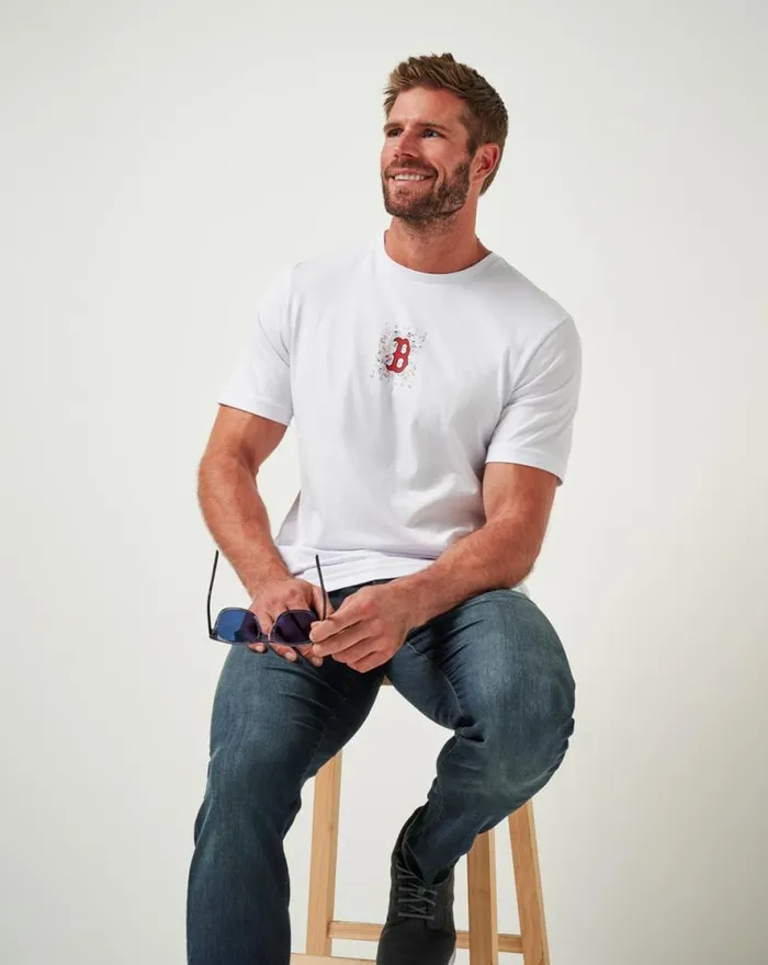 TravisMathew BOSTON RED SOX IN THE DUGOUT TEE White Men Tees TravisMathew BOSTON RED SOX IN THE DUGOUT TEE White Men Tees