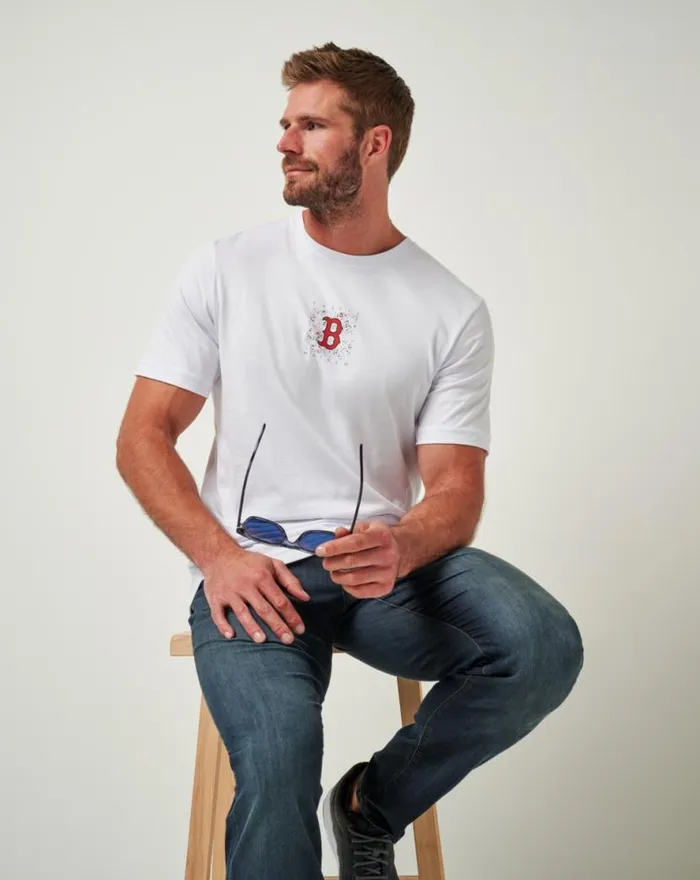 TravisMathew BOSTON RED SOX IN THE DUGOUT TEE White Men Tees TravisMathew BOSTON RED SOX IN THE DUGOUT TEE White Men Tees