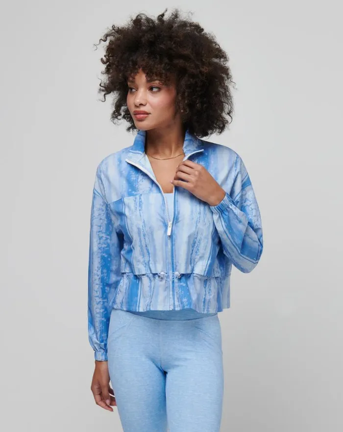 TravisMathew GIRLS WEEKEND TECH WOVEN JACKET Cornflower Blue Multi Women Jackets TravisMathew GIRLS WEEKEND TECH WOVEN JACKET Cornflower Blue Multi Women Jackets