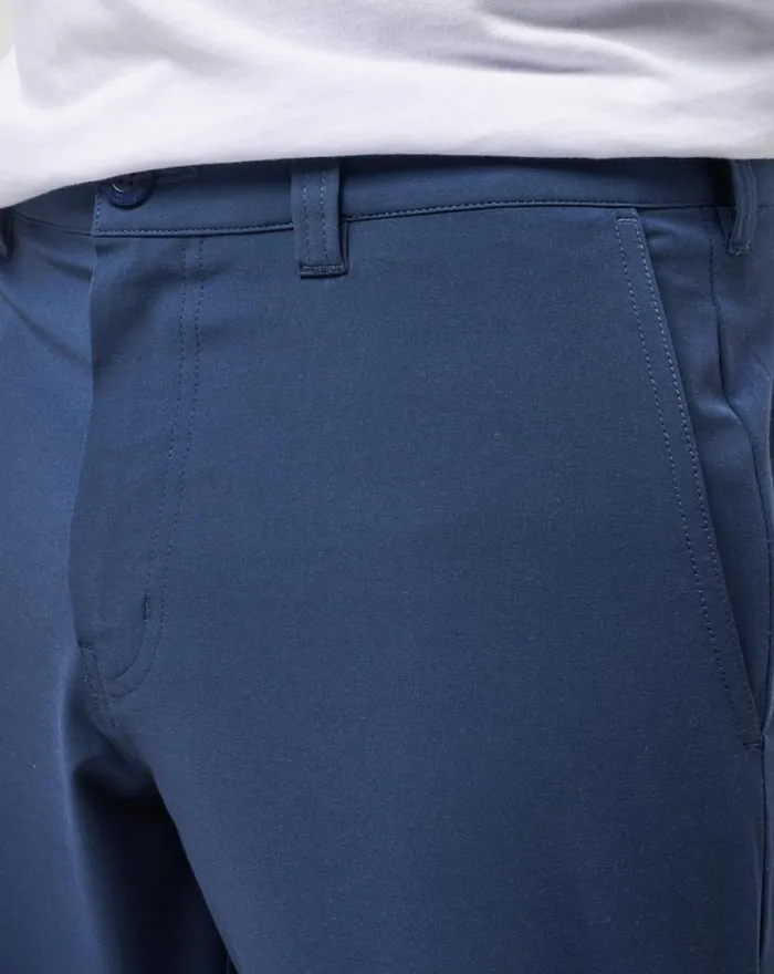 TravisMathew TECH CHINO SHORT 8IN Dress Blues Men Shorts TravisMathew TECH CHINO SHORT 8IN Dress Blues Men Shorts
