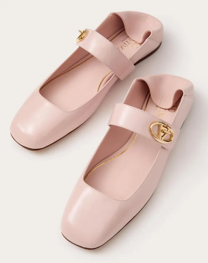 Valentino Ballerinas Woman Vlogo Locker Maryjane Ballerina In Naplack For Woman In Rose Quartz Rose Quartz Valentino Ballerinas Woman Vlogo Locker Maryjane Ballerina In Naplack For Woman In Rose Quartz Rose Quartz