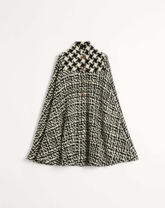 Valentino Coats And Outerwear Woman Geometric Tweed Cape For Woman In Ivoryblack Ivoryblack Valentino Coats And Outerwear Woman Geometric Tweed Cape For Woman In Ivoryblack Ivoryblack
