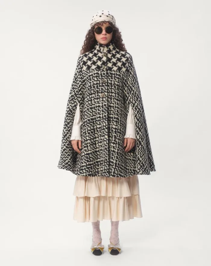 Valentino Coats And Outerwear Woman Geometric Tweed Cape For Woman In Ivoryblack Ivoryblack Valentino Coats And Outerwear Woman Geometric Tweed Cape For Woman In Ivoryblack Ivoryblack