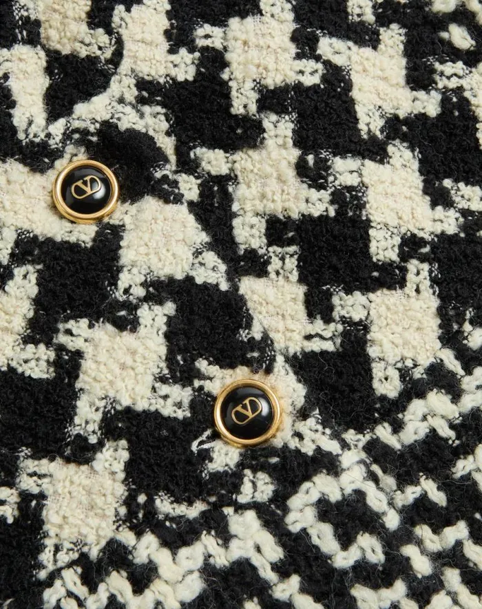 Valentino Coats And Outerwear Woman Geometric Tweed Cape For Woman In Ivoryblack Ivoryblack Valentino Coats And Outerwear Woman Geometric Tweed Cape For Woman In Ivoryblack Ivoryblack