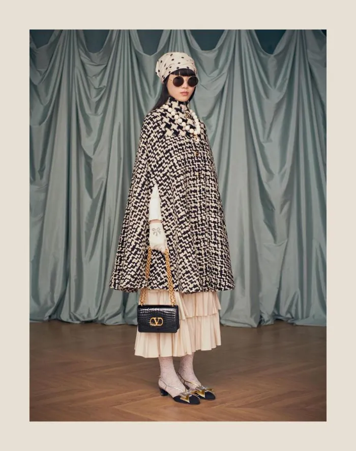 Valentino Coats And Outerwear Woman Geometric Tweed Cape For Woman In Ivoryblack Ivoryblack Valentino Coats And Outerwear Woman Geometric Tweed Cape For Woman In Ivoryblack Ivoryblack