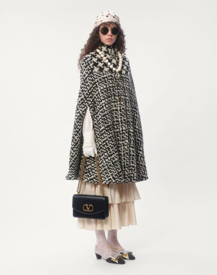 Valentino Coats And Outerwear Woman Geometric Tweed Cape For Woman In Ivoryblack Ivoryblack Valentino Coats And Outerwear Woman Geometric Tweed Cape For Woman In Ivoryblack Ivoryblack