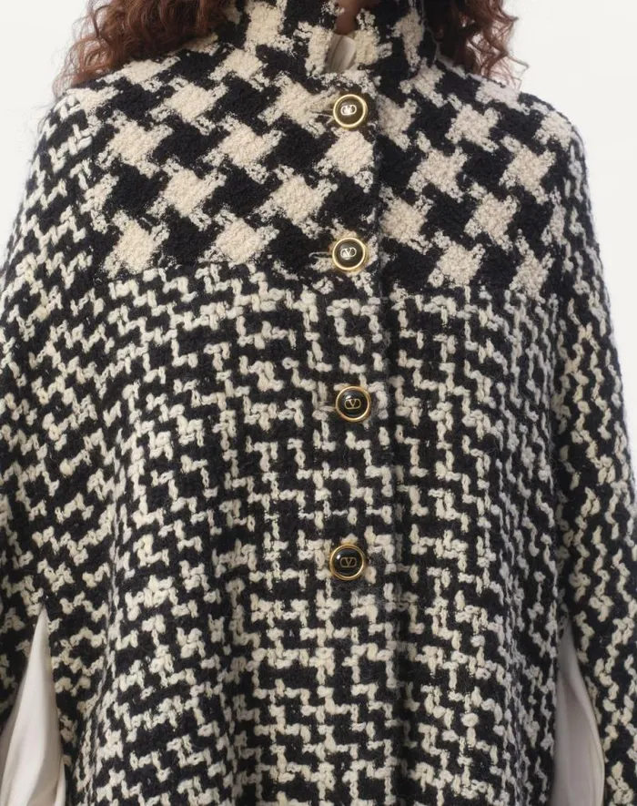 Valentino Coats And Outerwear Woman Geometric Tweed Cape For Woman In Ivoryblack Ivoryblack Valentino Coats And Outerwear Woman Geometric Tweed Cape For Woman In Ivoryblack Ivoryblack
