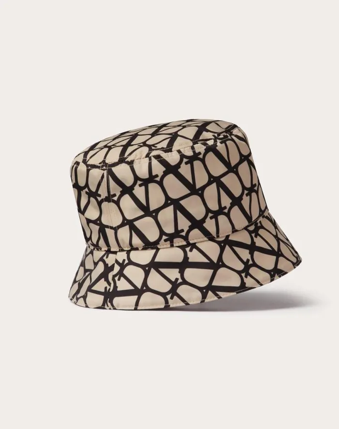 Valentino Hats And Gloves Man Toile Iconographe Nylon Bucket Hat For Man In Beigeblack Beigeblack Valentino Hats And Gloves Man Toile Iconographe Nylon Bucket Hat For Man In Beigeblack Beigeblack