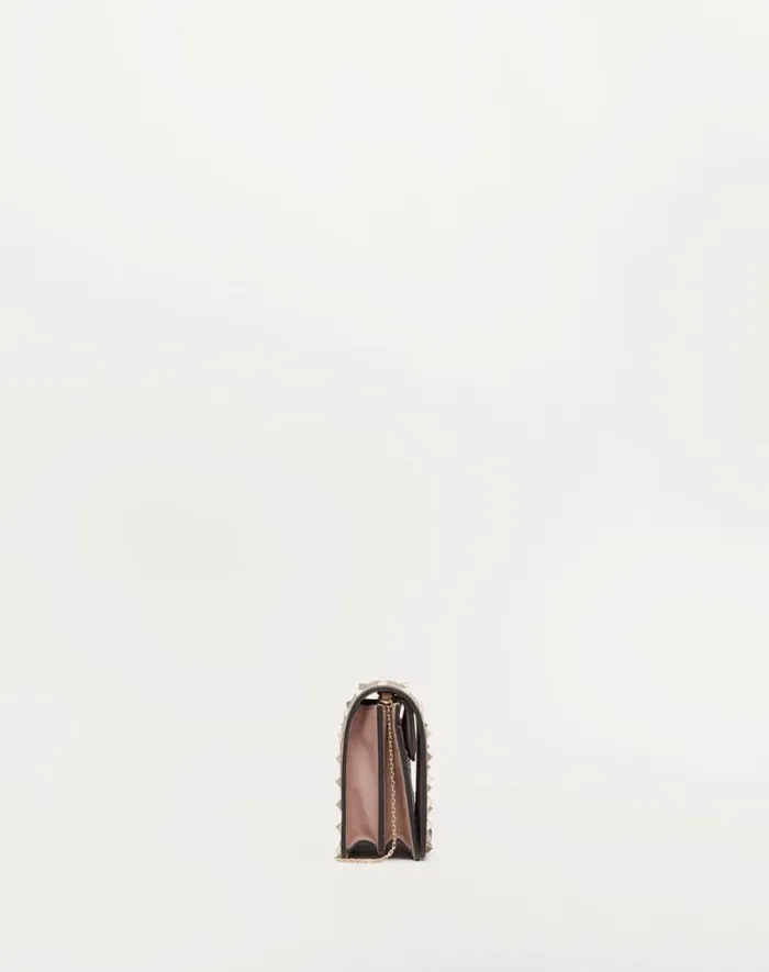 Valentino Mini Bags Woman Rockstud Calfskin Chain Pouch For Woman In Poudre Poudre Valentino Mini Bags Woman Rockstud Calfskin Chain Pouch For Woman In Poudre Poudre