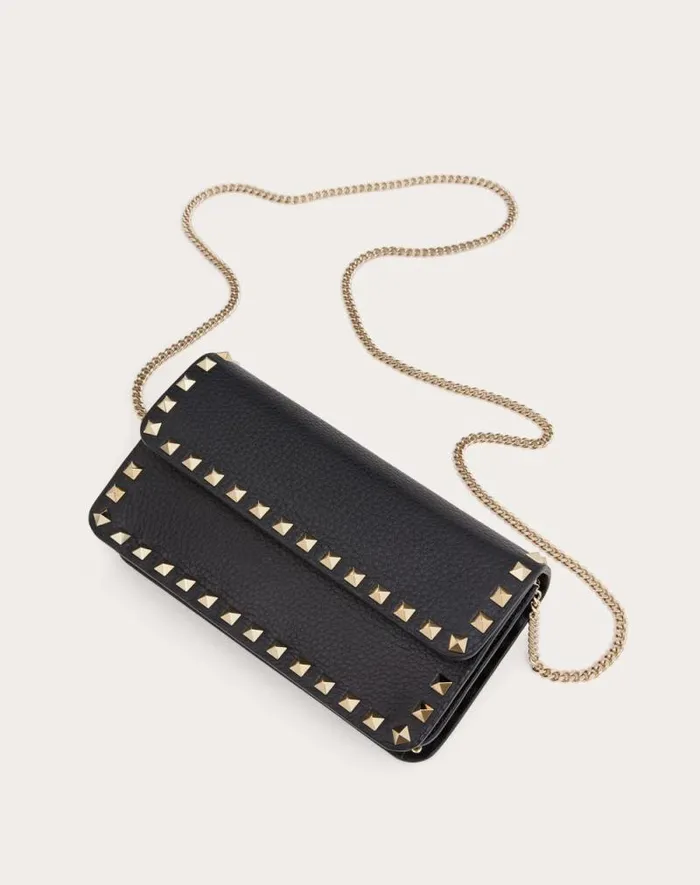 Valentino Mini Bags Woman Rockstud Grainy Calfskin Chain Pouch For Woman In Poudre Poudre Valentino Mini Bags Woman Rockstud Grainy Calfskin Chain Pouch For Woman In Poudre Poudre