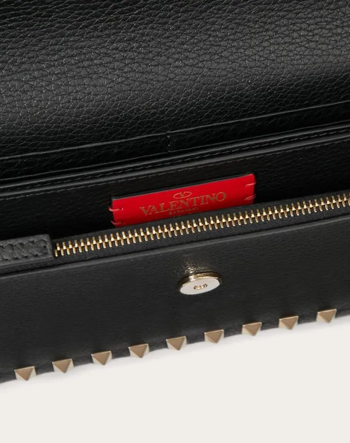 Valentino Mini Bags Woman Rockstud Grainy Calfskin Chain Pouch For Woman In Poudre Poudre Valentino Mini Bags Woman Rockstud Grainy Calfskin Chain Pouch For Woman In Poudre Poudre