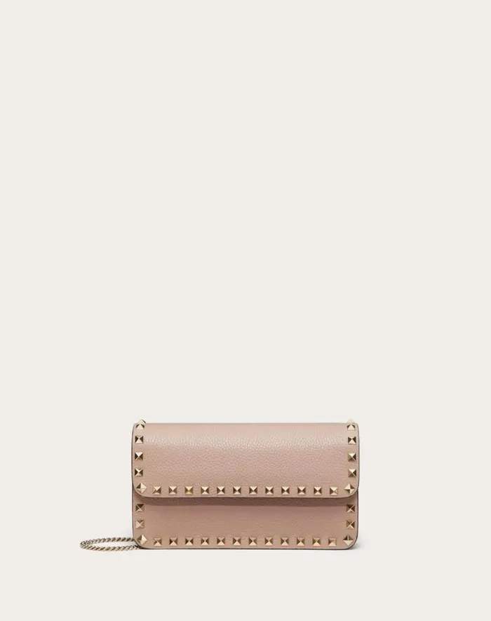 Valentino Mini Bags Woman Rockstud Grainy Calfskin Chain Pouch For Woman In Poudre Poudre Valentino Mini Bags Woman Rockstud Grainy Calfskin Chain Pouch For Woman In Poudre Poudre