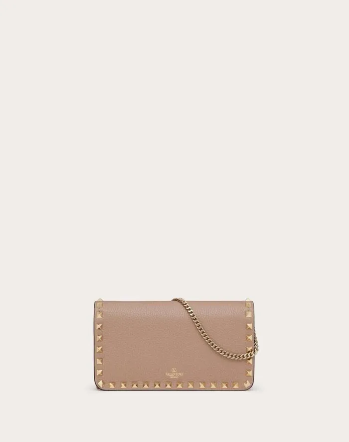 Valentino Mini Bags Woman Rockstud Grainy Calfskin Chain Pouch For Woman In Poudre Poudre Valentino Mini Bags Woman Rockstud Grainy Calfskin Chain Pouch For Woman In Poudre Poudre