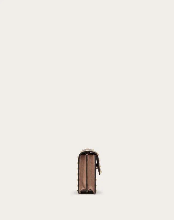 Valentino Mini Bags Woman Rockstud Grainy Calfskin Chain Pouch For Woman In Poudre Poudre Valentino Mini Bags Woman Rockstud Grainy Calfskin Chain Pouch For Woman In Poudre Poudre