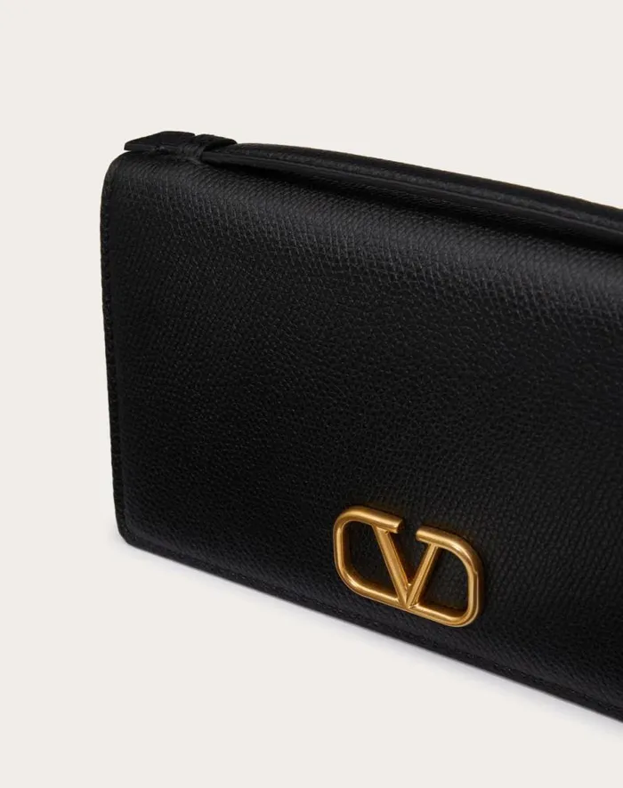 Valentino Mini Bags Woman Vlogo Signature Grainy Calfskin Wallet With Chain For Woman In Black Black Valentino Mini Bags Woman Vlogo Signature Grainy Calfskin Wallet With Chain For Woman In Black Black