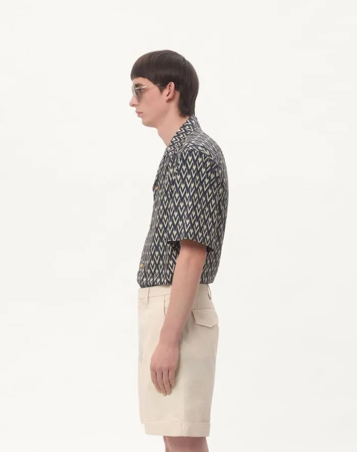Valentino Shirts Man Cotton Popeline Bowling Shirt With Toute La V Print For Man In Navycream Navycream Valentino Shirts Man Cotton Popeline Bowling Shirt With Toute La V Print For Man In Navycream Navycream