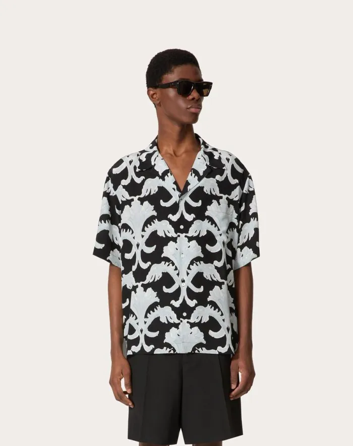 Valentino Shirts Man Metamorphos Wall Print Silk Bowling Shirt For Man In Blackpearl Gray Blackpearl Gray Valentino Shirts Man Metamorphos Wall Print Silk Bowling Shirt For Man In Blackpearl Gray Blackpearl Gray