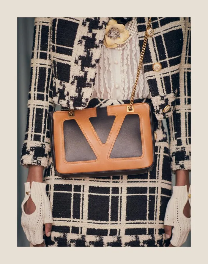 Valentino Shoulder Bags WomanMan Valentino Garavani Viva Superstar Small Nappa Leather Shopping Bag For Woman In Ivoryblack Ivoryblack