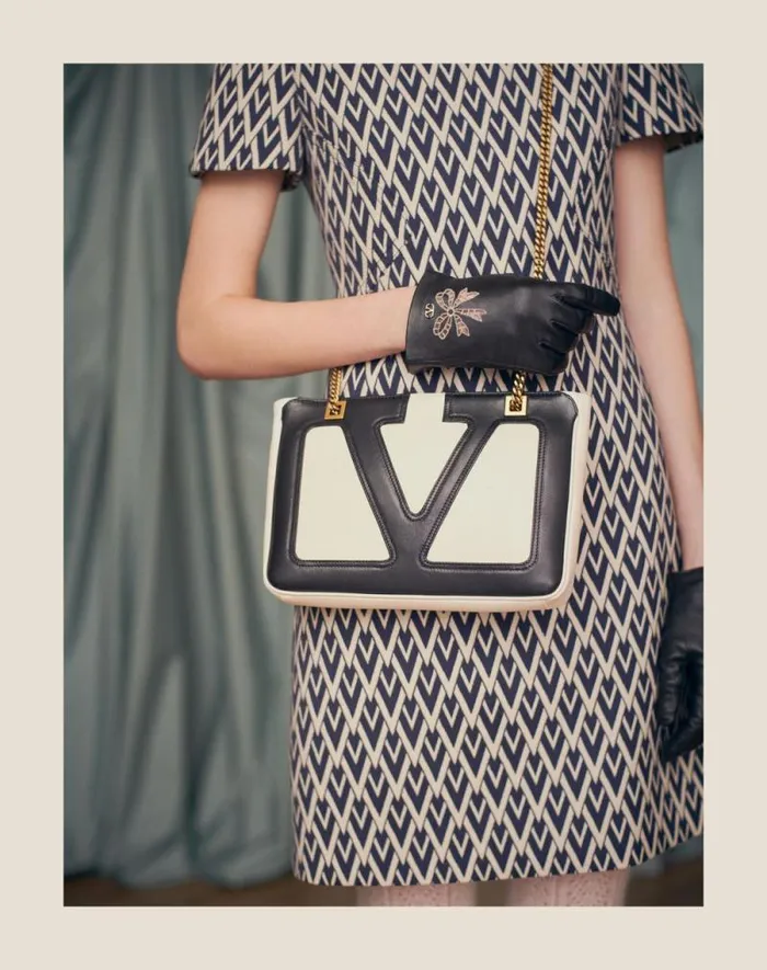 Valentino Shoulder Bags WomanMan Valentino Garavani Viva Superstar Small Nappa Leather Shopping Bag For Woman In Ivoryblack Ivoryblack