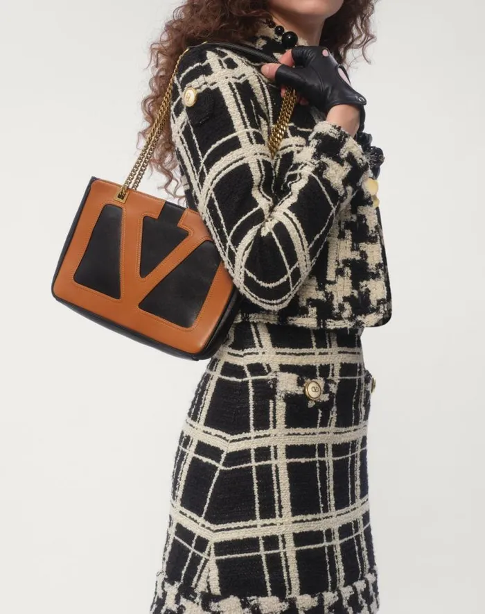 Valentino Shoulder Bags WomanMan Valentino Garavani Viva Superstar Small Nappa Leather Shopping Bag For Woman In Ivoryblack Ivoryblack
