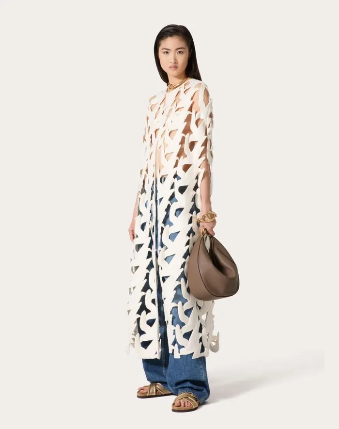 Valentino Shoulder Bags Woman Vlogo Moon Medium Grainy Calfskin Hobo Bag With Chain For Woman In Almond Almond Valentino Shoulder Bags Woman Vlogo Moon Medium Grainy Calfskin Hobo Bag With Chain For Woman In Almond Almond