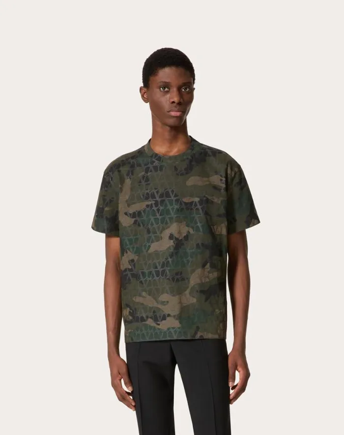 Valentino Tshirts And Sweatshirts Man Cotton Tshirt With Toile Iconographe Camouflage Print For Man In Toile Camou Army Toile Camou Army Valentino Tshirts And Sweatshirts Man Cotton Tshirt With Toile Iconographe Camouflage Print For Man In Toile Camou Army Toile Camou Army