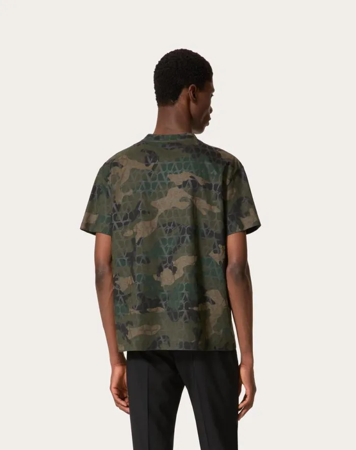 Valentino Tshirts And Sweatshirts Man Cotton Tshirt With Toile Iconographe Camouflage Print For Man In Toile Camou Army Toile Camou Army Valentino Tshirts And Sweatshirts Man Cotton Tshirt With Toile Iconographe Camouflage Print For Man In Toile Camou Army Toile Camou Army