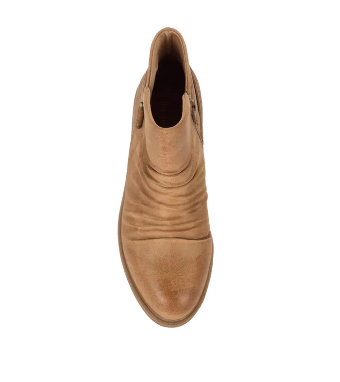 Women Baretraps Booties Sazzie Bootie Sand