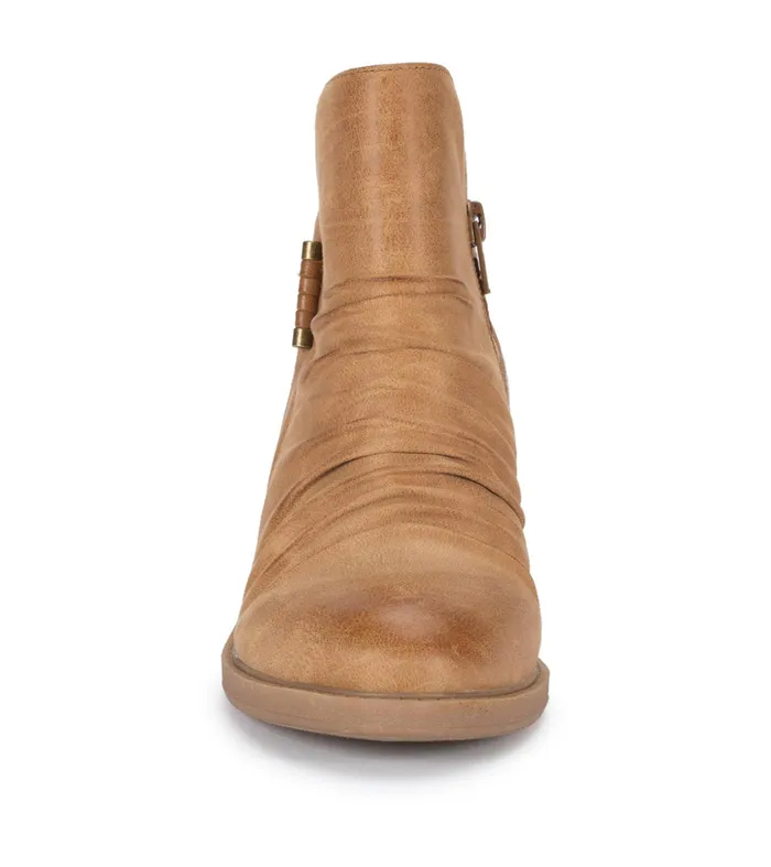 Women Baretraps Booties Sazzie Bootie Sand