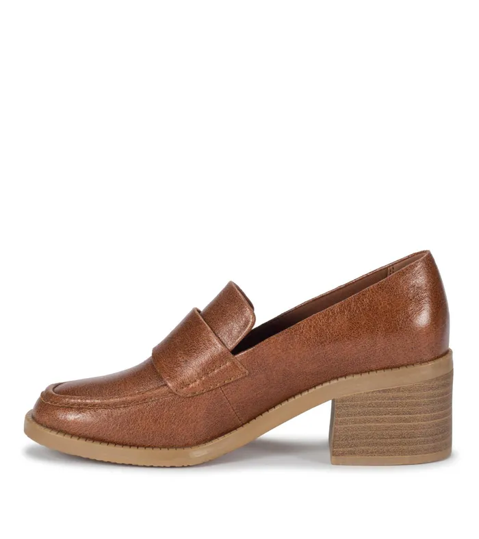 Women Baretraps Flats and Loafers Accord Penny Loafer Auburn