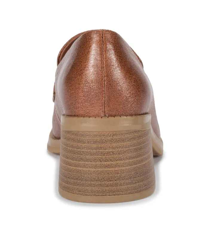 Women Baretraps Flats and Loafers Accord Penny Loafer Auburn