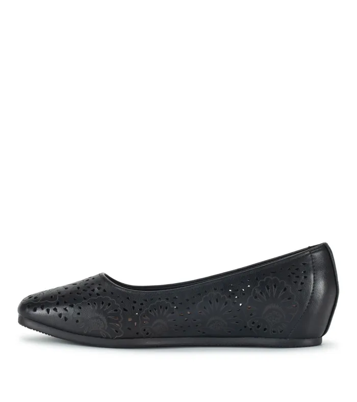 Women Baretraps Flats and Loafers Chika Casual Flat Black