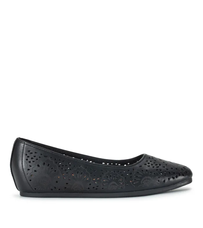 Women Baretraps Flats and Loafers Chika Casual Flat Black