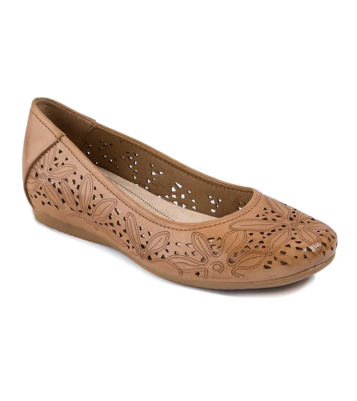 Women Baretraps Flats and Loafers Mariah Casual Flat Caramel