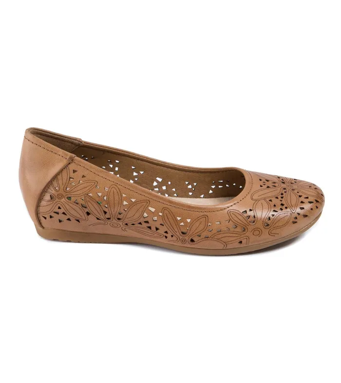 Women Baretraps Flats and Loafers Mariah Casual Flat Caramel
