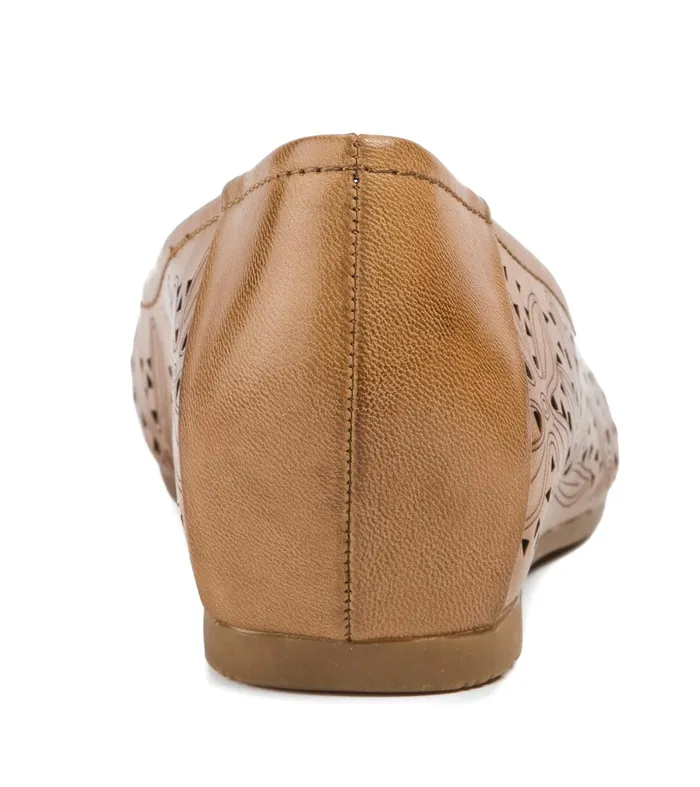Women Baretraps Flats and Loafers Mariah Casual Flat Caramel