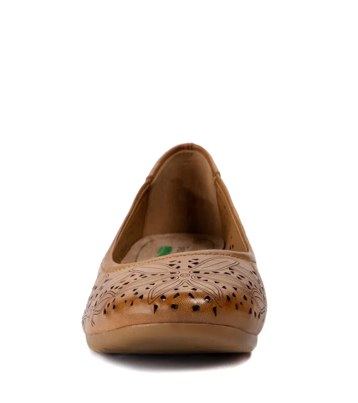 Women Baretraps Flats and Loafers Mariah Casual Flat Caramel