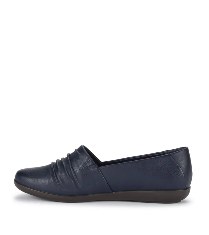Women Baretraps Flats and Loafers Piper Slip On Navy